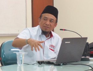 Prof Norman Mariun, berdiskusi di Universitas Widyagama Malang