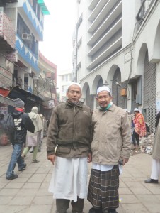 Penulis dan Lukman Hakim (di depan masjid Nizamuddin)
