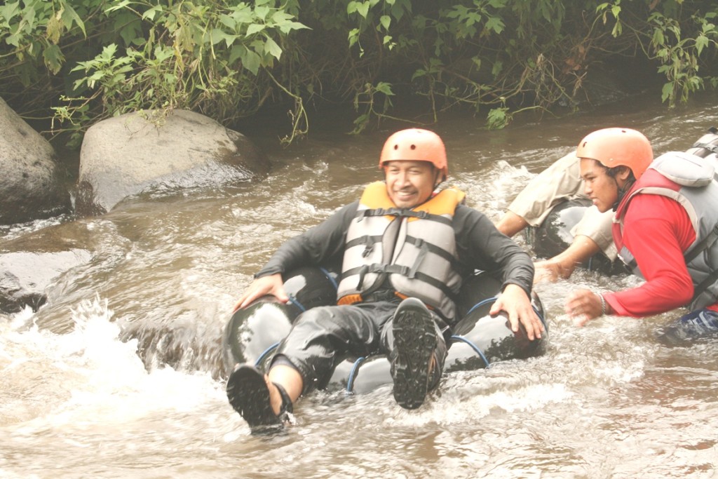 Wisata River Tubing di Ledok Amprong, Malang