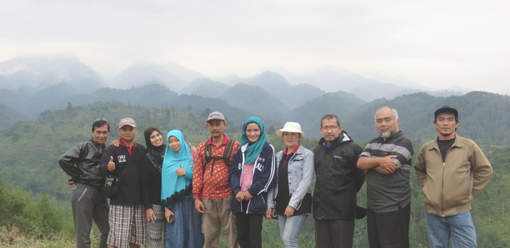 salah satu pemandangan perbukitan pegunungan Tengger Semeru (koleksi pribadi)