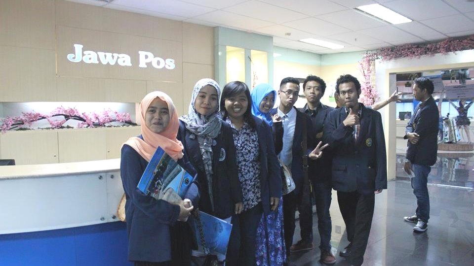 Wartawan Pilar UWG di kantor Jawapos