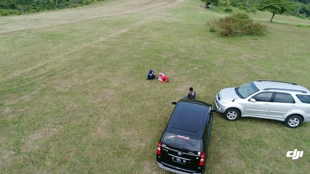 Asiknya Bermain “Drone” Sambil Menikmati Indahnya Bukit Teletubbies