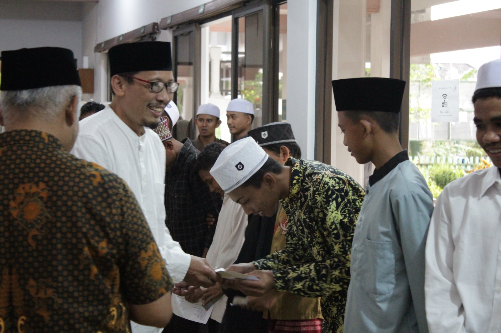 Buka Bersama dan Santunan Anak Yatim Meriah di Masjid Al Farabi Widyagama Malang