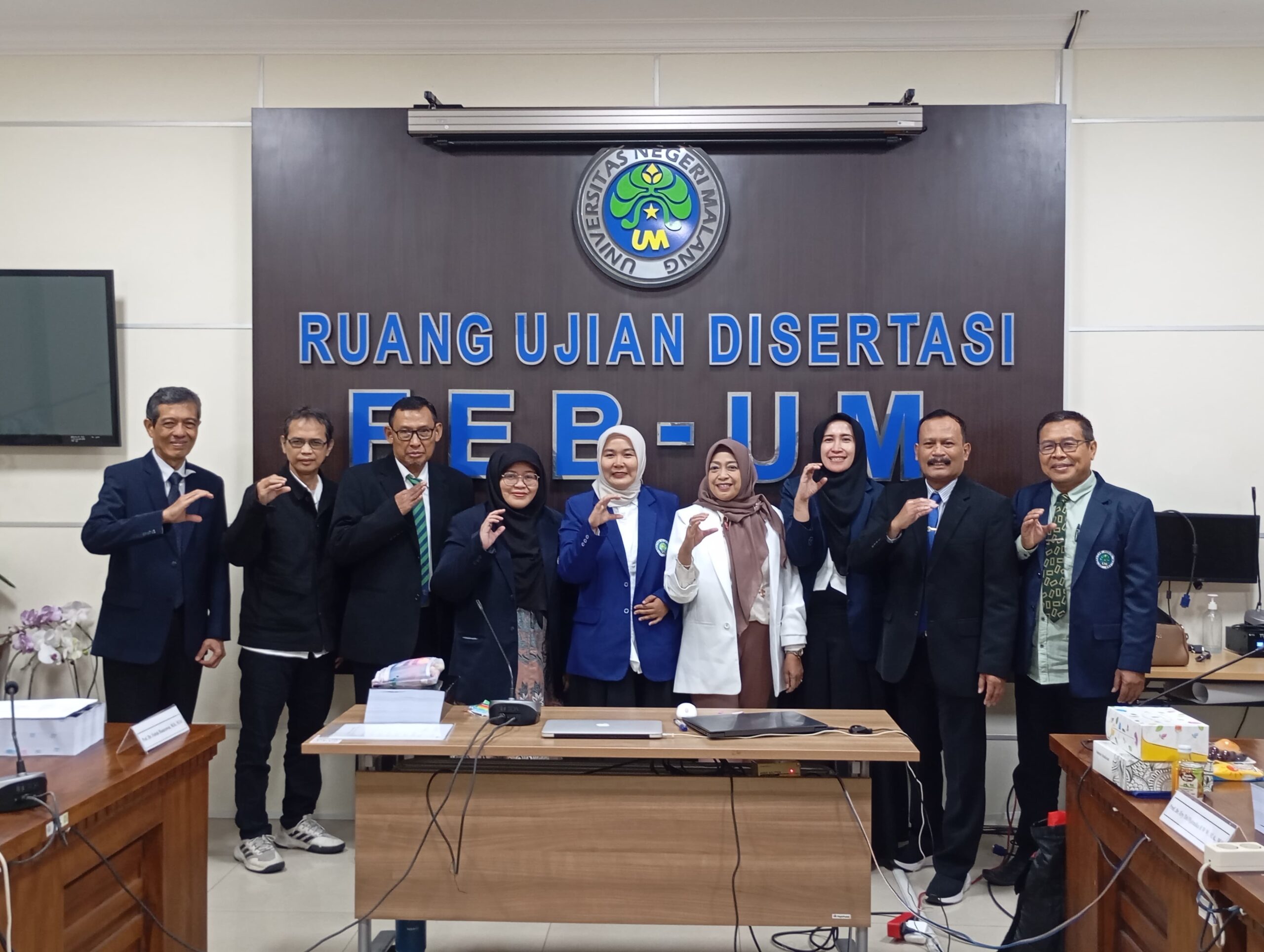 Dr. Hanif Rani Iswari Meraih Gelar Doktor Cum Laude dan Gagas Wacana Baru dalam Dunia Startup