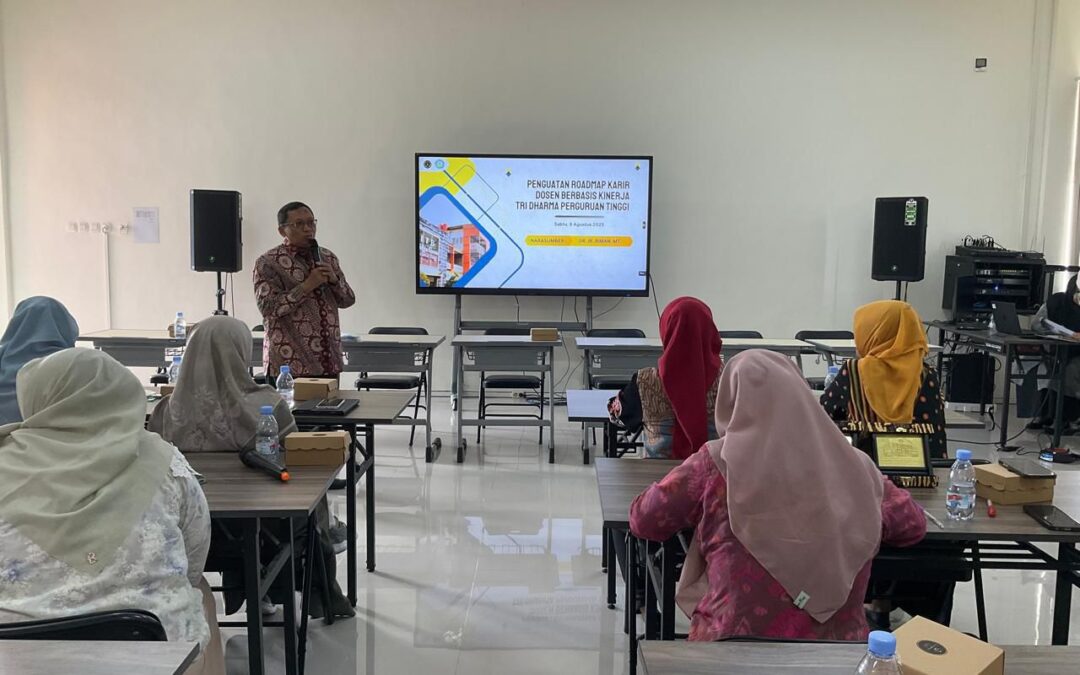 Wakil Rektor II UWG Malang Bagikan Roadmap Karier Dosen Berbasis Tri Dharma di ITB Widya Gama Lumajang