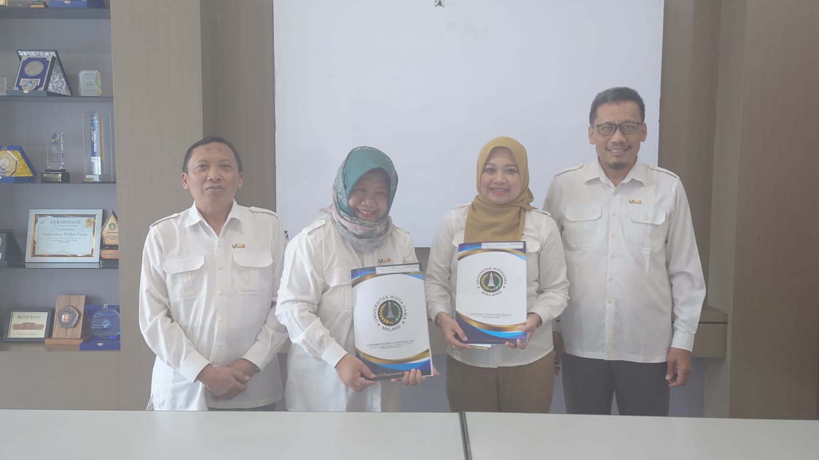 Rapat penyerahan insentif Guru Besar UWG (4)