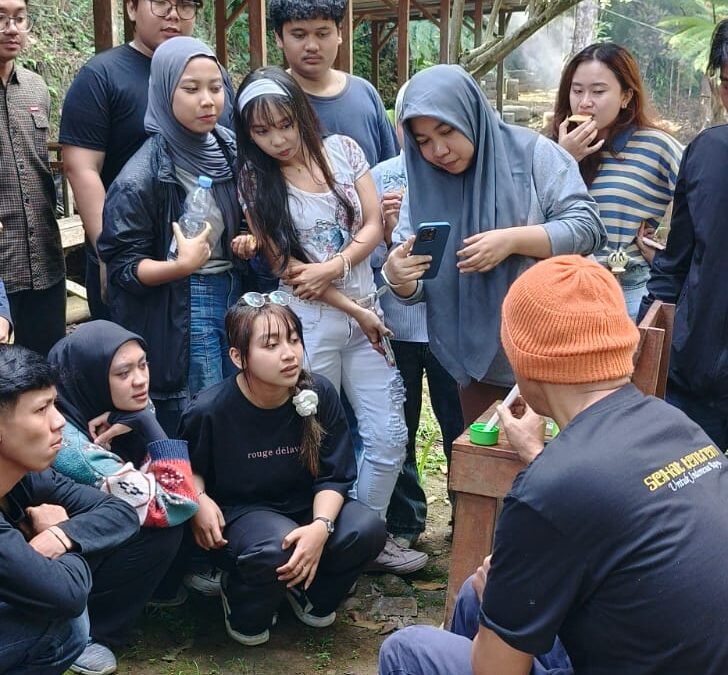 “Belajar Hukum dengan Menyelam: Mahasiswa FH UWG Rasakan Keadilan Lingkungan dari Dasar Mata Air Sumber Jenon”