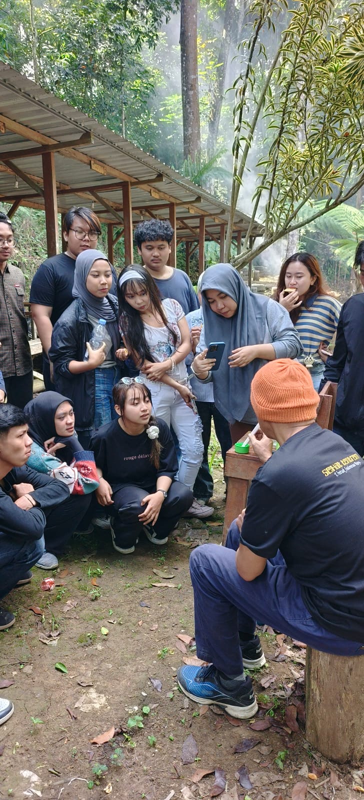 “Belajar Hukum dengan Menyelam: Mahasiswa FH UWG Rasakan Keadilan Lingkungan dari Dasar Mata Air Sumber Jenon”
