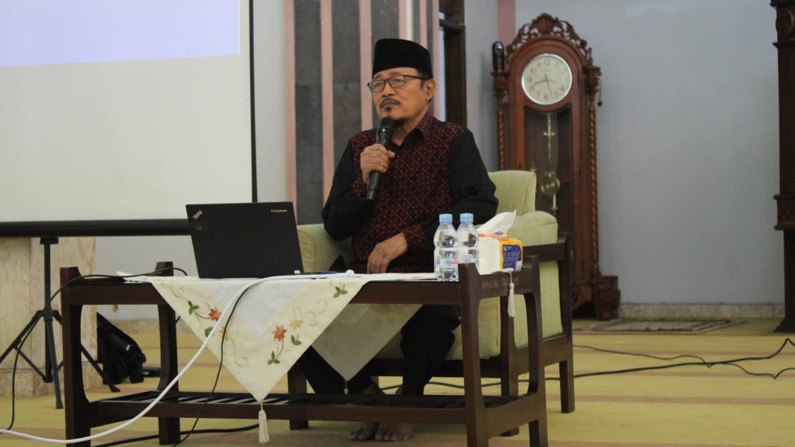 Pengajian Ust Zahro di UWG