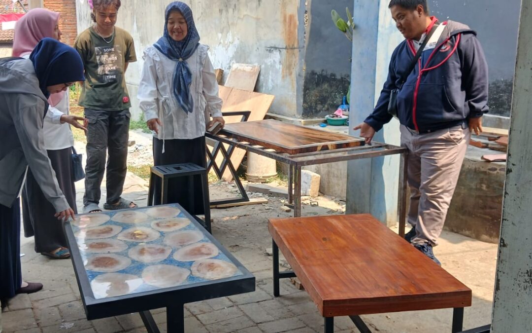 Tembus Seleksi KMI Expo XVII 2026, Trivora Furniture UWG Malang Bawa Inovasi Tiga Material ke Panggung Nasional